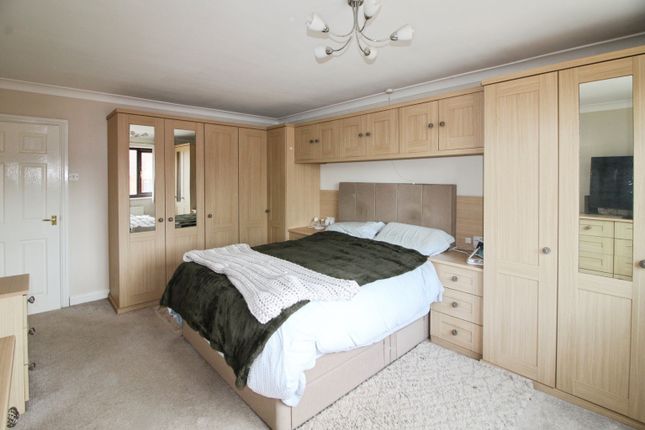 Master Bedroom..Jpg