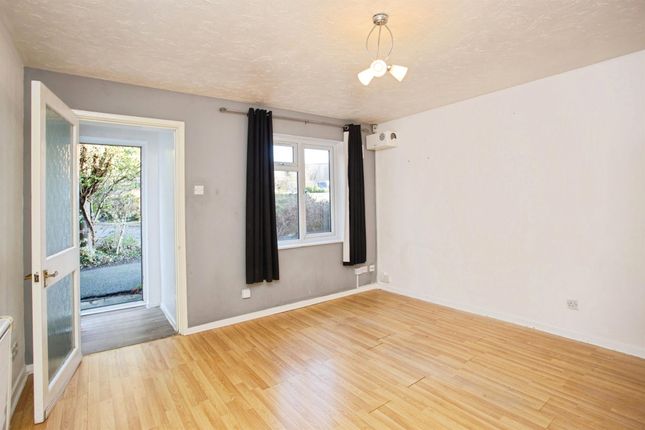 240, Rabournmead Drive, Northolt photo 2