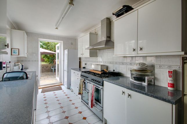 52, Buckhurst Way, East Grinstead photo 2