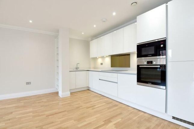 Flat to rent in Bournehall House, Bushey