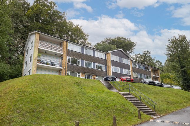 Thumbnail Flat to rent in Beechwood Road, Caterham