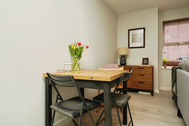 Flat 1, 64, St. Mawgan Street Kingsway, Gloucester photo 3
