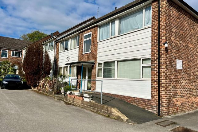 Thumbnail Flat for sale in Falkland Court, Leeds