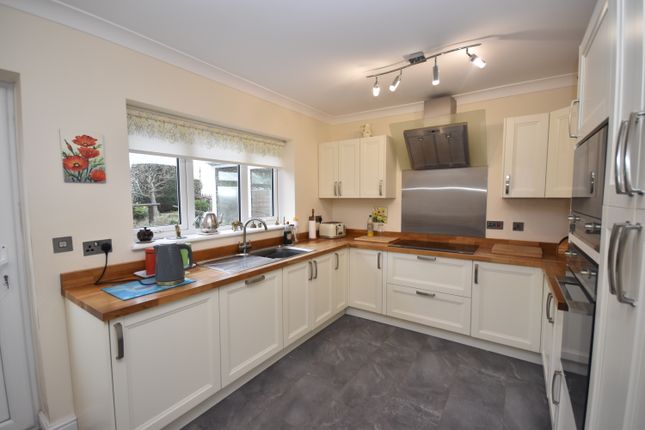 8, Turnpike Rise, Whitchurch photo 2