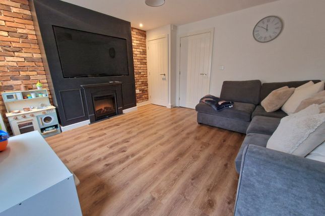 19, Harris Way, Warwickshire photo 2