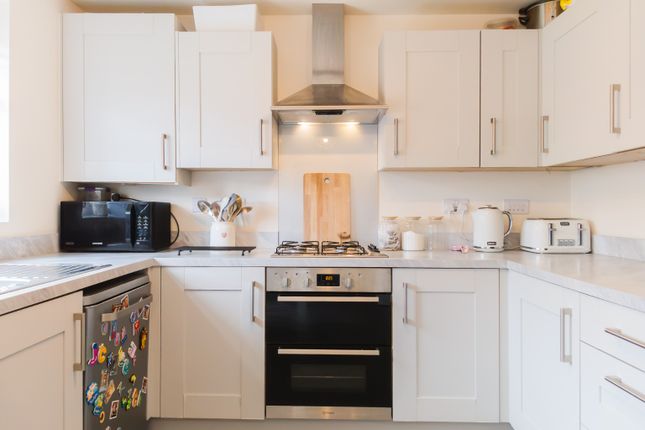 41 Crampton Road, Swindon, Wiltshire photo 2