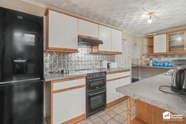 92, Monmouth Drive, Leicester photo 4