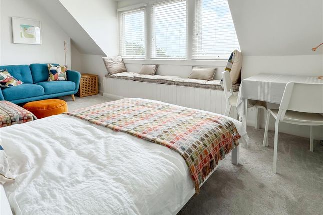 Top Flat, 5, South Terrace, Littlehampton photo 3