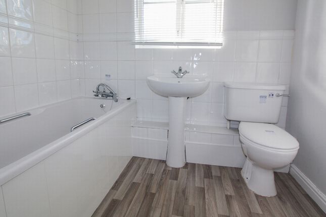 Flat to rent in Fairway Drive, Thamesmead