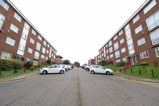 Flat for sale in The Larches, Luton