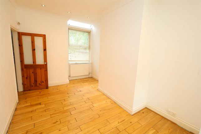 26, Pinnington Lane, Manchester photo 5
