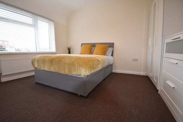 Room To Rent Byron Avenue, Hounslow Tw46Lu