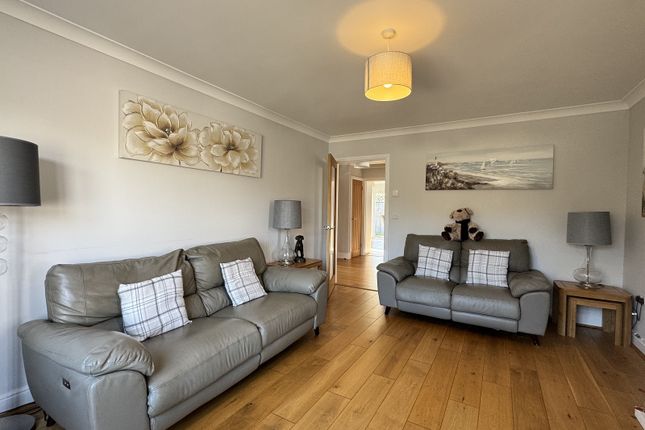 8, Maes Llewelyn, Ammanford photo 3