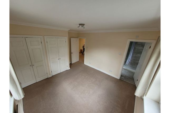 Flat to rent in 38 Beacon Hill, Woking