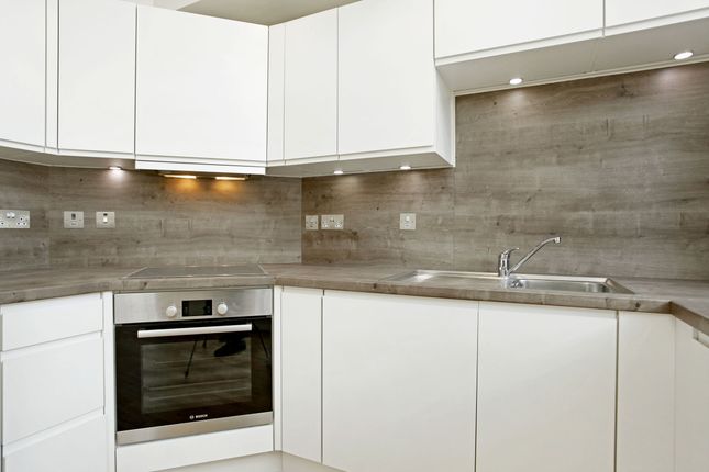 2-bed flat on St Peters Court 99 Cephas Street, London, £2,400/mo