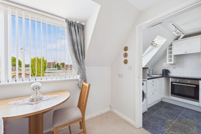 Flat 25, Sweetbriar House, Chapel Hay Lane, Gloucester photo 4