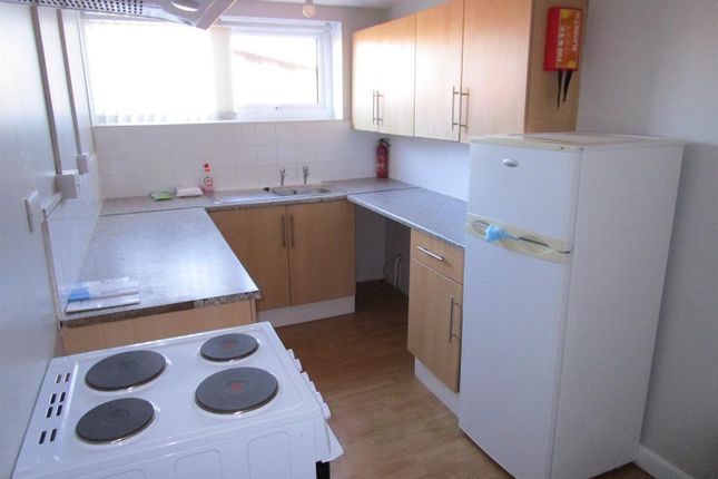 2, Kitchener Road, Great Yarmouth photo 3