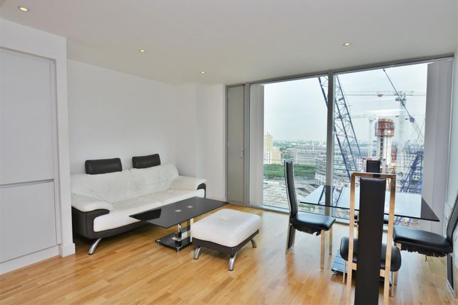 Flat to rent in Landmark West, Canary Wharf