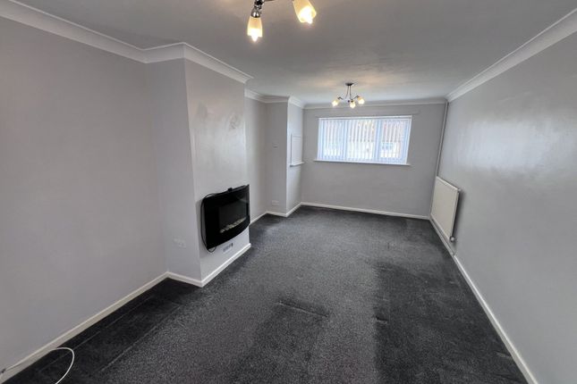 14 Severn Drive, Newcastle-under-Lyme photo 3