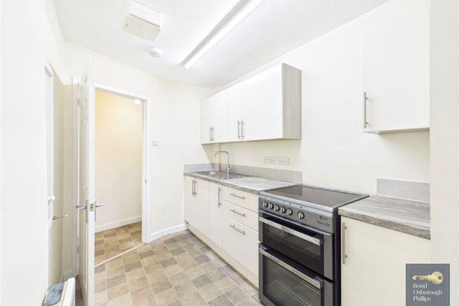 Flat 2, 14, Cornmarket Street, Devon photo 4