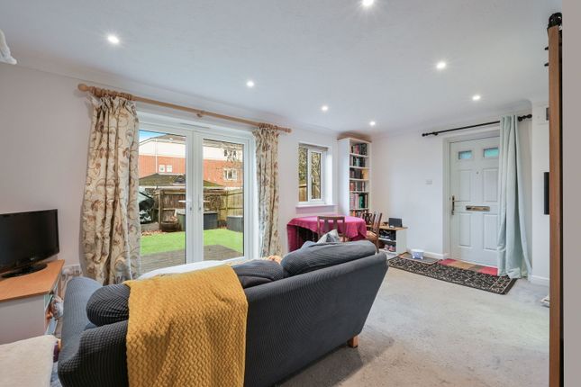 32, Crowhurst Mead, Godstone photo 2