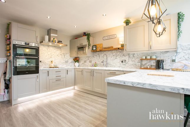 26, St. Marys Close, Bradenstoke photo 4