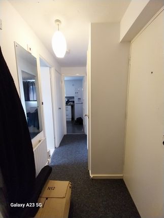 9, Adelaide Close, Slough photo 3