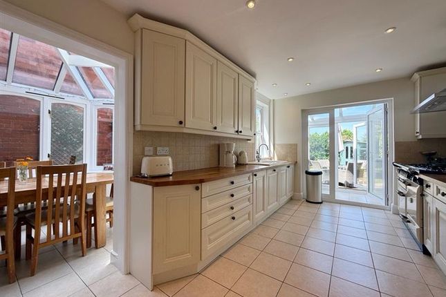 102, Cheltenham photo 2