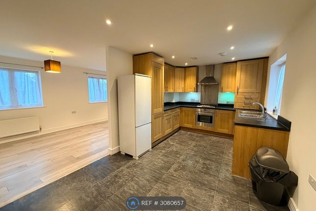 Wapshott Road, Staines-Upon-Thames photo 3