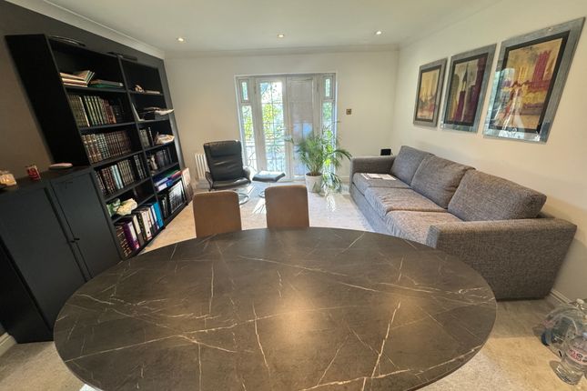 Flat 4, Kingsmount Court, Sunningfields Road, London photo 4