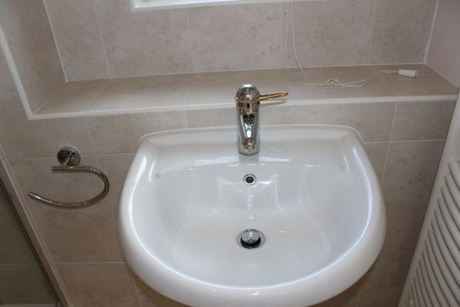 Ensuite To Bed 1
