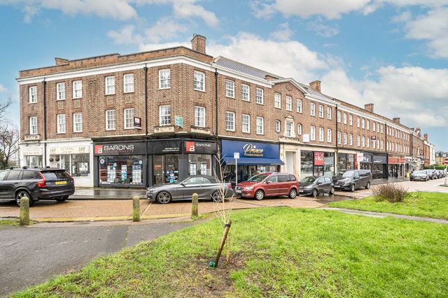 Thumbnail Flat to rent in Hampton Court Parade, East Molesey