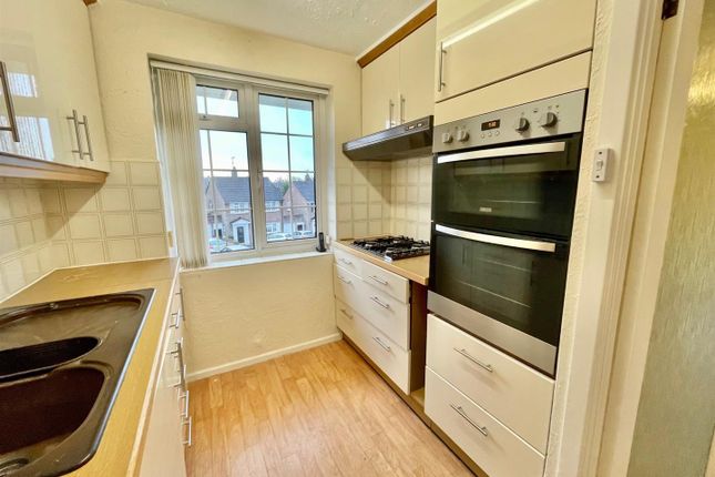 25, Sandringham Road, Potters Bar photo 4