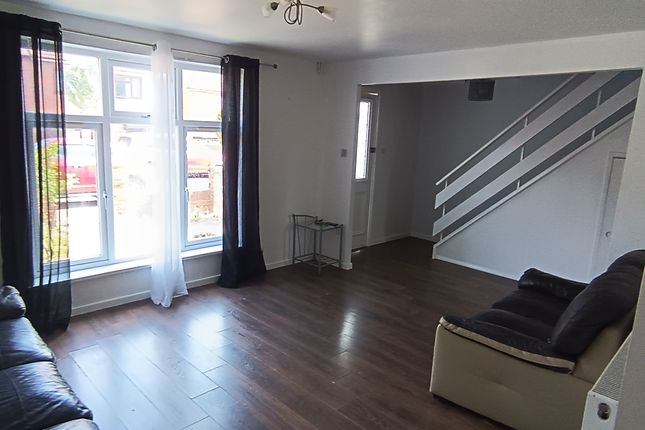48, Huntsman Road, Ilford photo 4