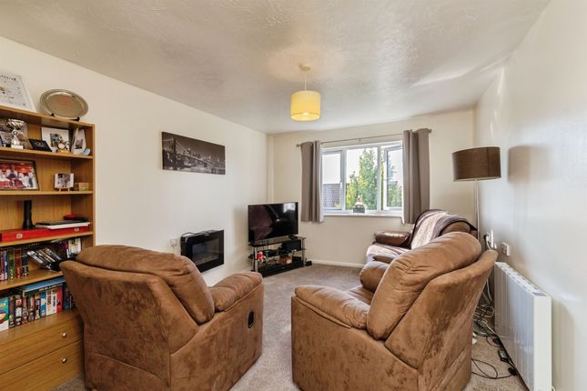 Flat 17, Fountain Court, Abbotswood, Bristol photo 3