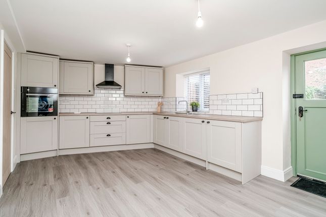 167 Wigan Road, Chorley photo 4