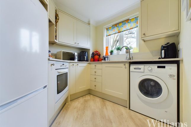 Flat for sale in Willow Road, Aylesbury