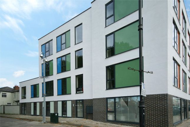 Flat 4, 401, High Street, Gloucestershire photo 4