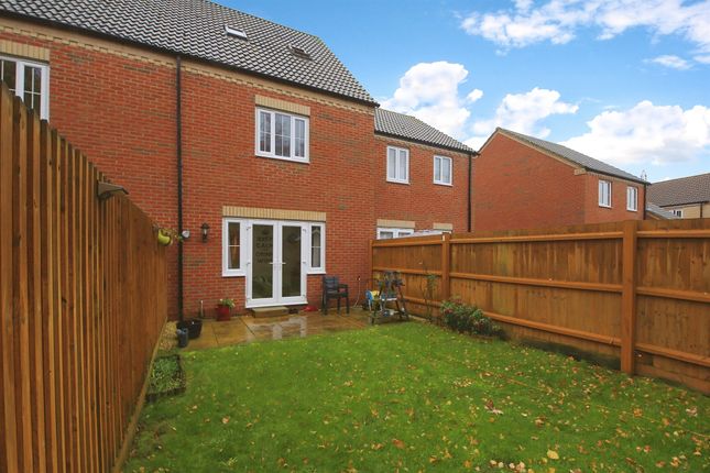 Town house for sale in Salisbury Gardens, Bourne