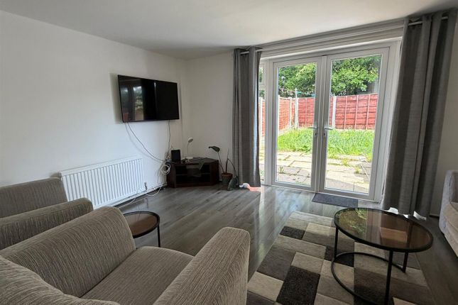 5, Robert Owen Gardens, Manchester photo 2