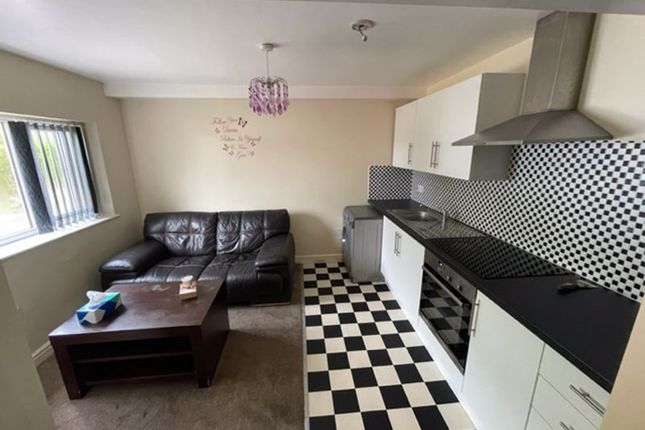 2 bed flat to rent in Bradley Road, Bradley, Huddersfield HD2