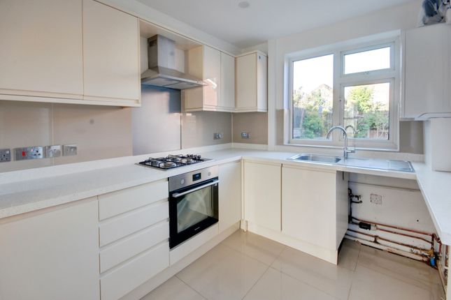 26, Spooners Drive, St. Albans photo 4