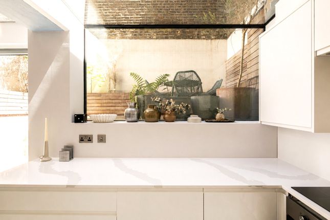 Flat 1, 112, Ladbroke Grove, London photo 4