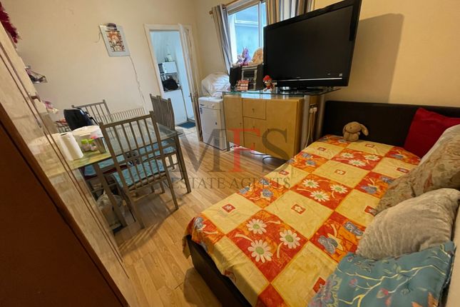 46, Victoria Road, Southall photo 4