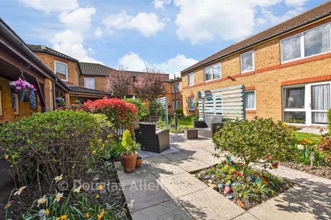 Homeholly House, Church End Lane, Wickford photo 2