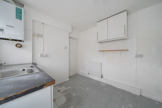 88, Woodstock Way, Mitcham photo 3