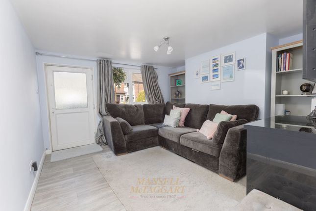 38 Maypole Road, East Grinstead photo 4