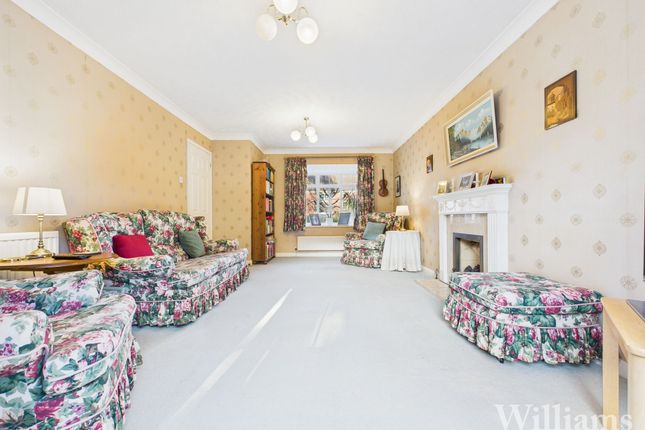 12 Webster Road, Aylesbury photo 2