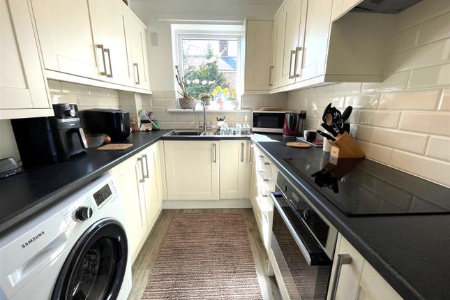 7 Brook Mead, Brook Road, Shanklin photo 3