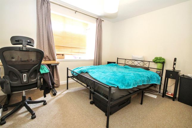 1 Springside Court, Josephs Road, Guildford photo 3